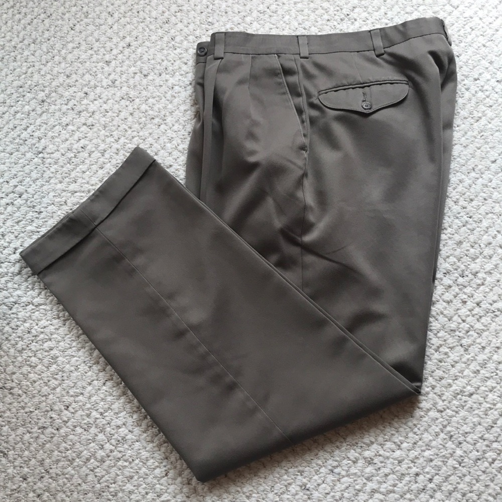 Haggar Men’s dress pants in brown